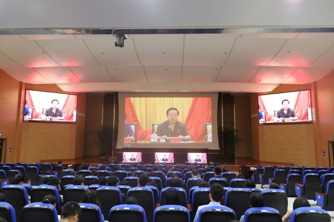 东营中院组织全体干警收听收看李庆军同志先...