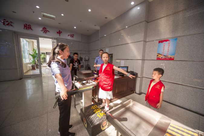 东营法院暑期中小学生普法掠影